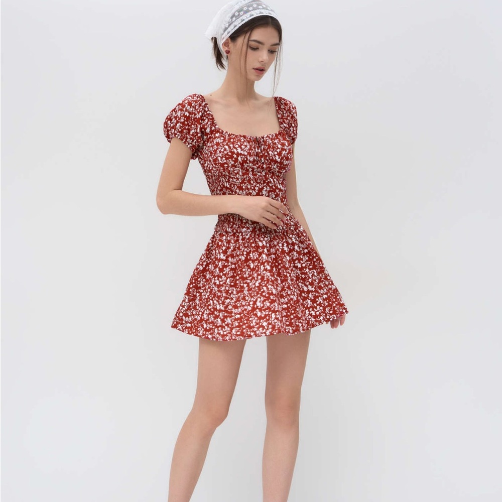 🍒 Cider Red & White Floral Smocked Mini Dress – Size Medium